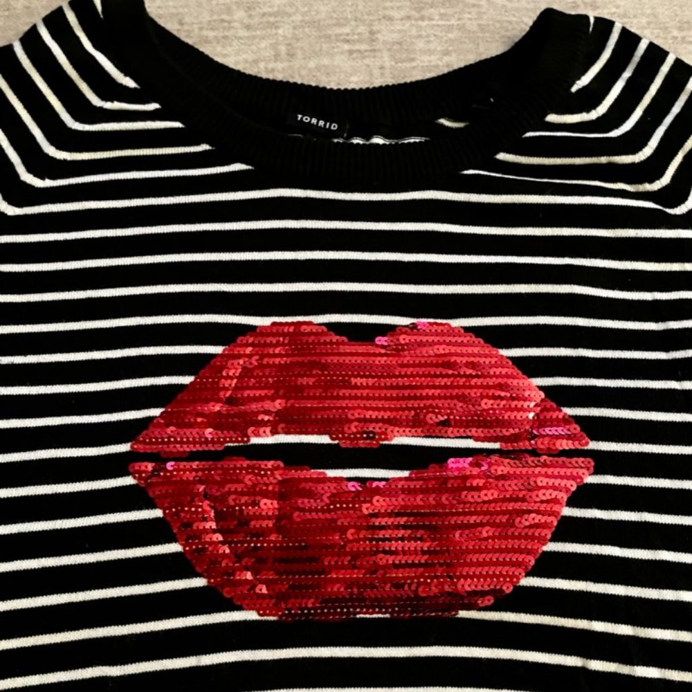 Torrid sweater size 2, lips, stripes